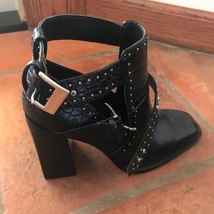 NWT ZARA Black crocodile embossed leather booties.